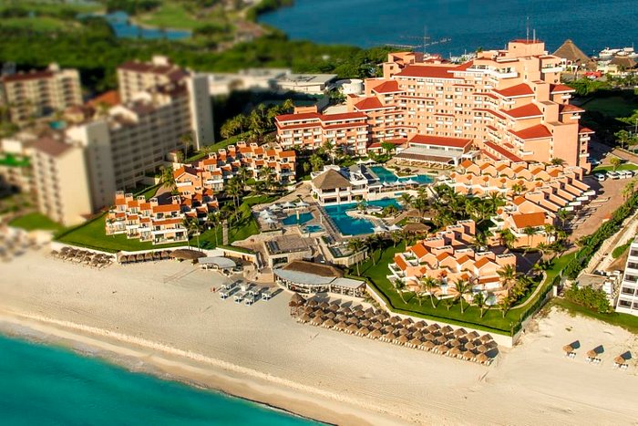 Transfer Cancun Airport to Wyndham Grand Cancun All Inclusive Resort & Villas